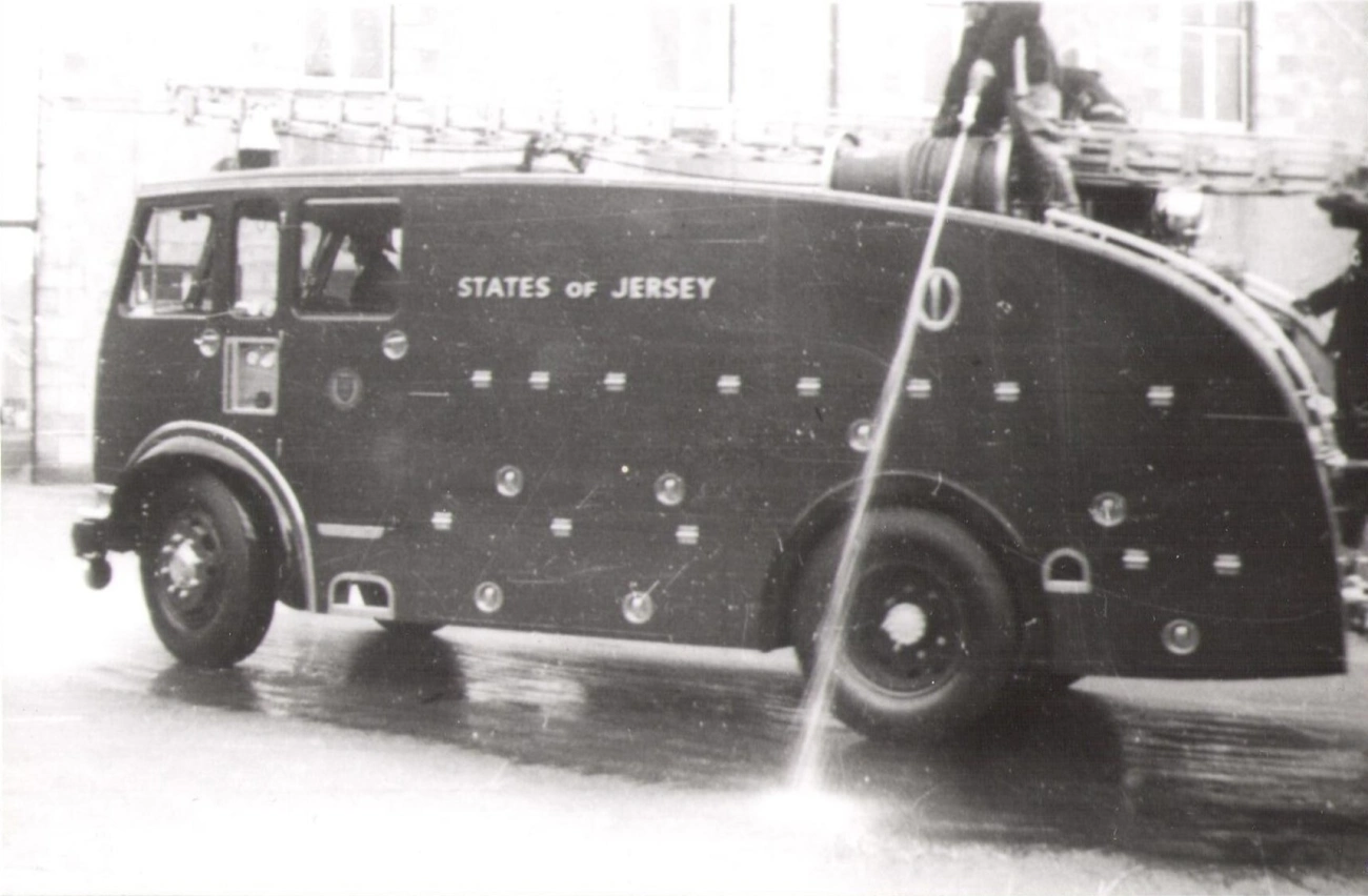 History photo 1 water carrier 1950